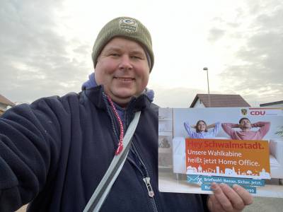 Verteilung der Briefwahlflyer.